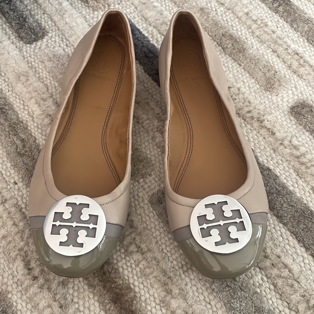 New without box Tory Burch flats. Size 7.